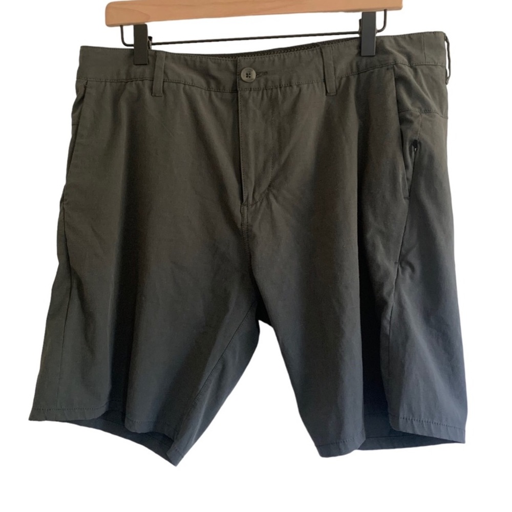 VUORI SHORTS Size 34 waist